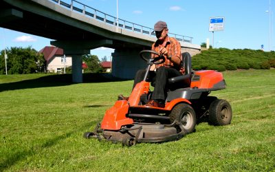 4 Tips on Buying Riding Lawn Mower Belts